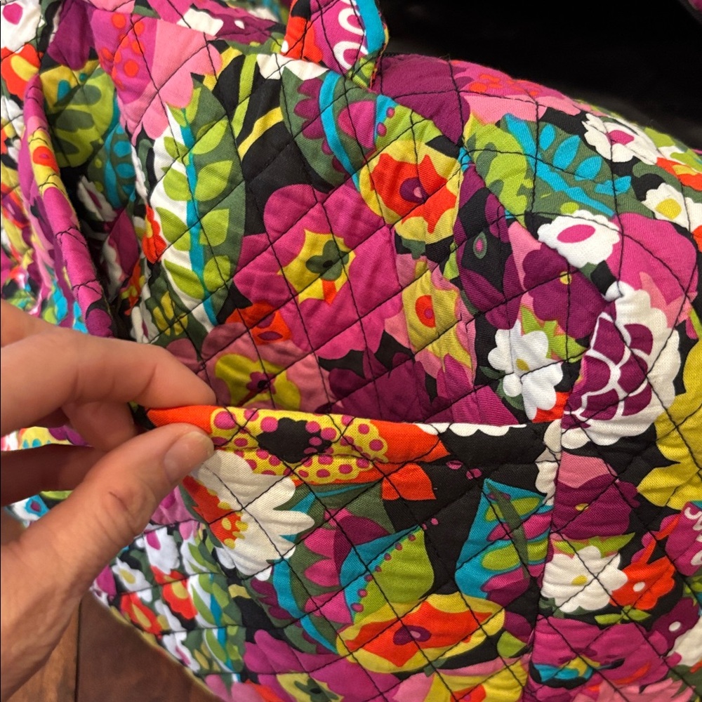 Vera Bradley- NWOT Va Va Bloom Large Traveler Duffle Floral Quilted Bag - Picture 13 of 13